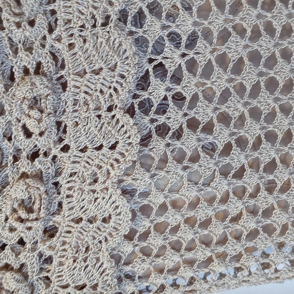 Two pieces small crocheted sweater with matching Cami absolutely gorgeous - Picture 5 of 10